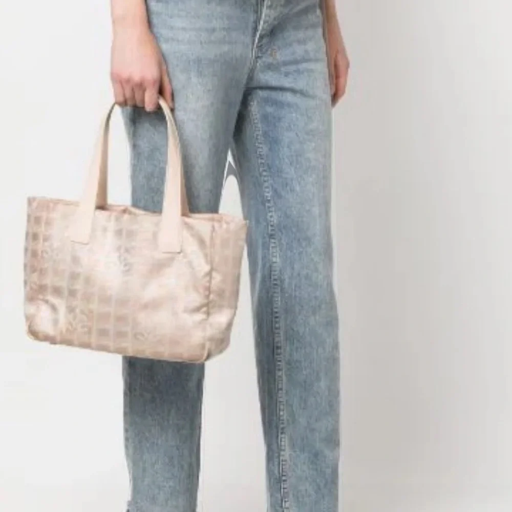 Vintage Chanel CC Jacquard Tote – Neutral Travel Line - Picture 9 of 11